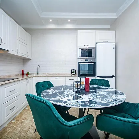 Luxury For Business & Pleasure Royal 1 *